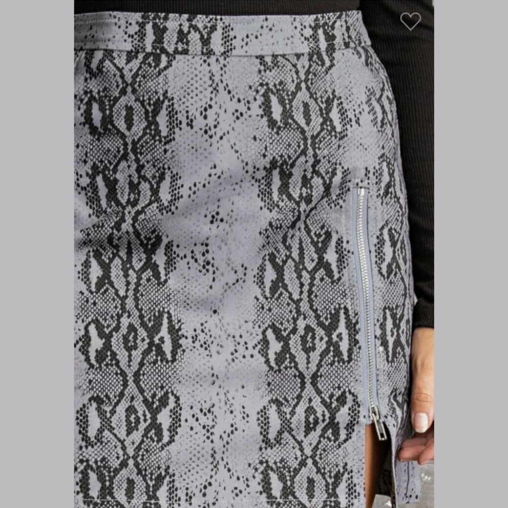 NWT Snakeskin Print Mini Skirt - Picture 4 of 5